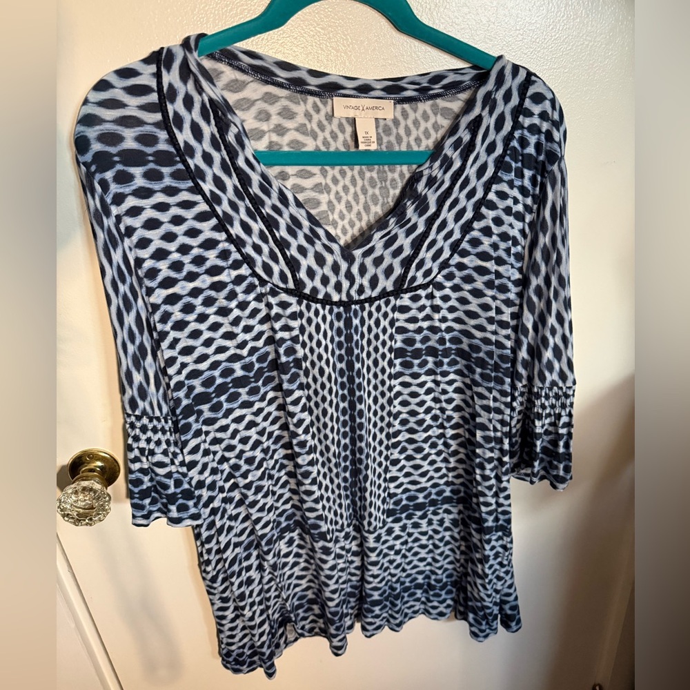 Vintage America Women's Blue and White Patterned Blouse